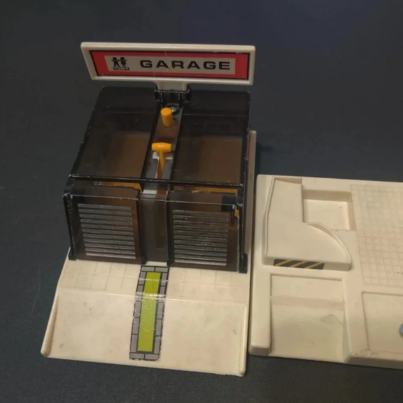 Vintage 1970s TOMY Pocket Car Play Set Garage Car Crane - Picture 5 of 5